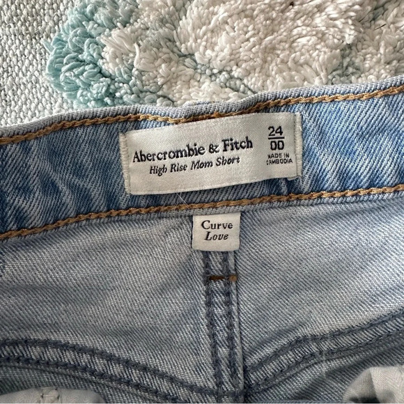 Abercrombie High Rise Mom Short Curve Love - Picture 3 of 10